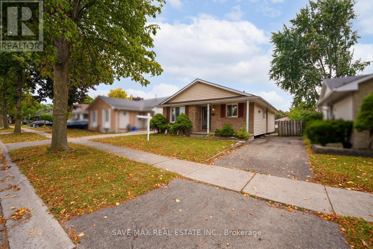29 Renny Crescent, London South, Ontario  N6E 2C4 - Photo 2 - X12440398