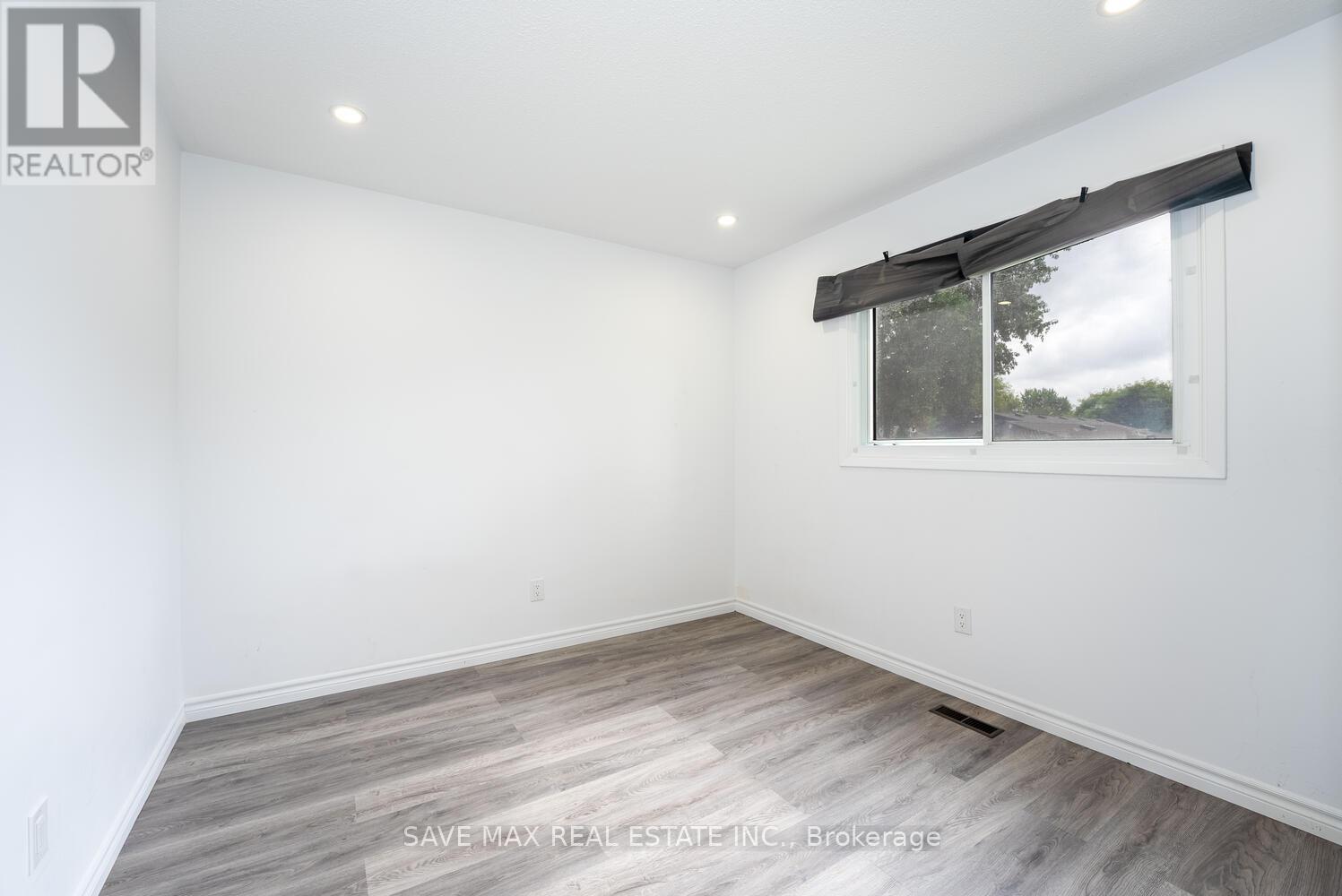 29 Renny Crescent, London South, Ontario  N6E 2C4 - Photo 20 - X12440398