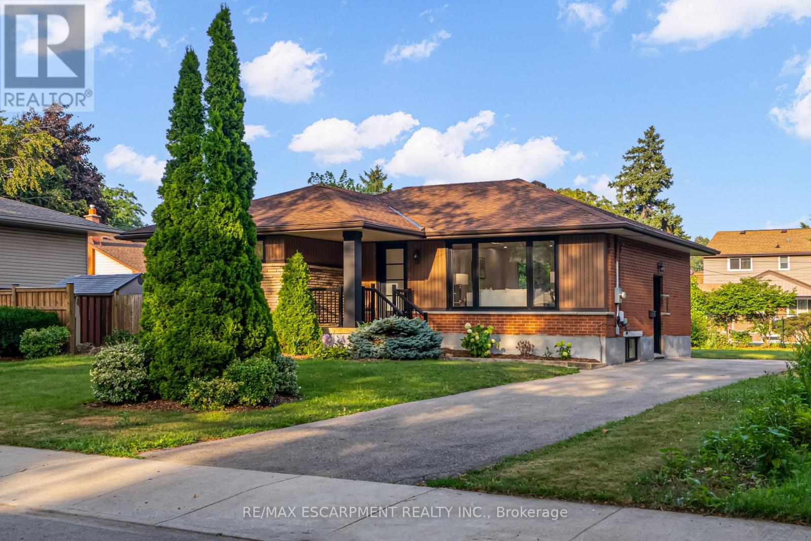 13 Skyland Drive, Hamilton, Ontario  L9A 3B9 - Photo 2 - X12440457