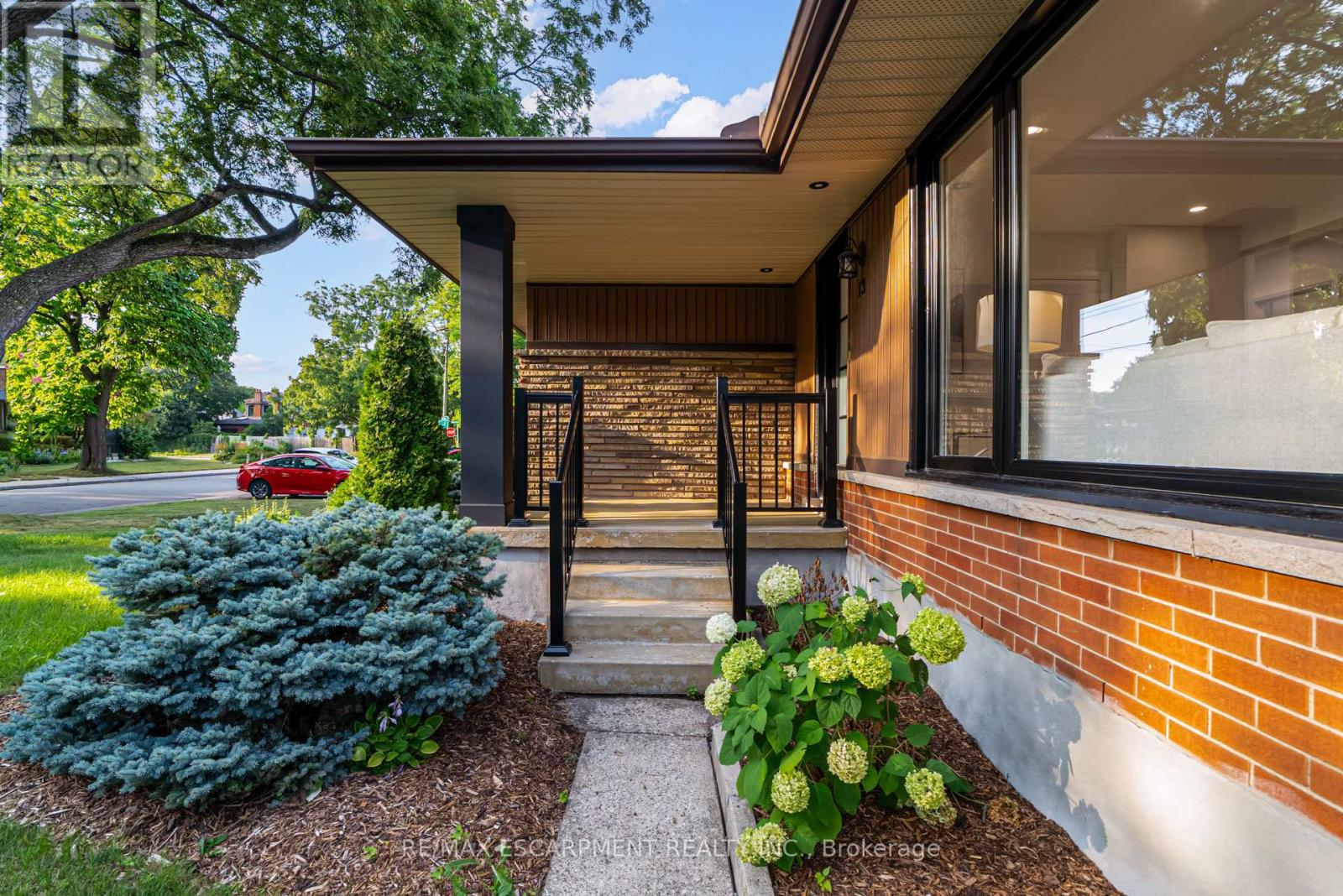 13 Skyland Drive, Hamilton, Ontario  L9A 3B9 - Photo 3 - X12440457