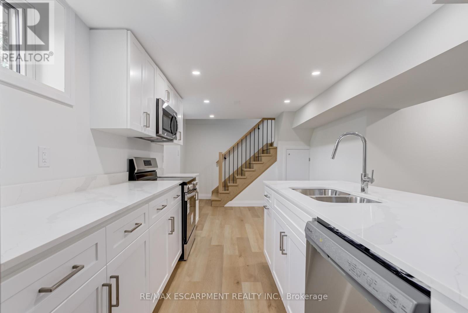 13 Skyland Drive, Hamilton, Ontario  L9A 3B9 - Photo 35 - X12440457