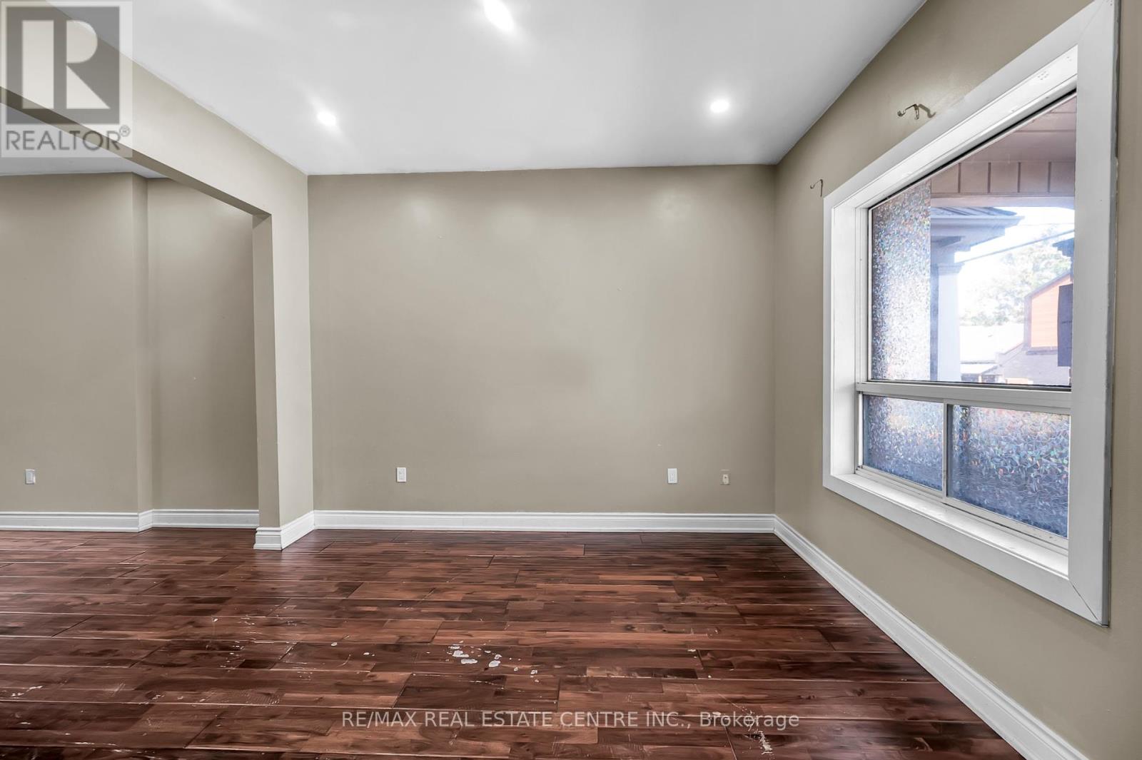 334 Cannon Street E, Hamilton, Ontario  L8L 2B9 - Photo 4 - X12440493
