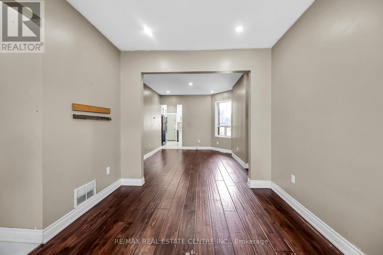 334 Cannon Street E, Hamilton, Ontario  L8L 2B9 - Photo 5 - X12440493