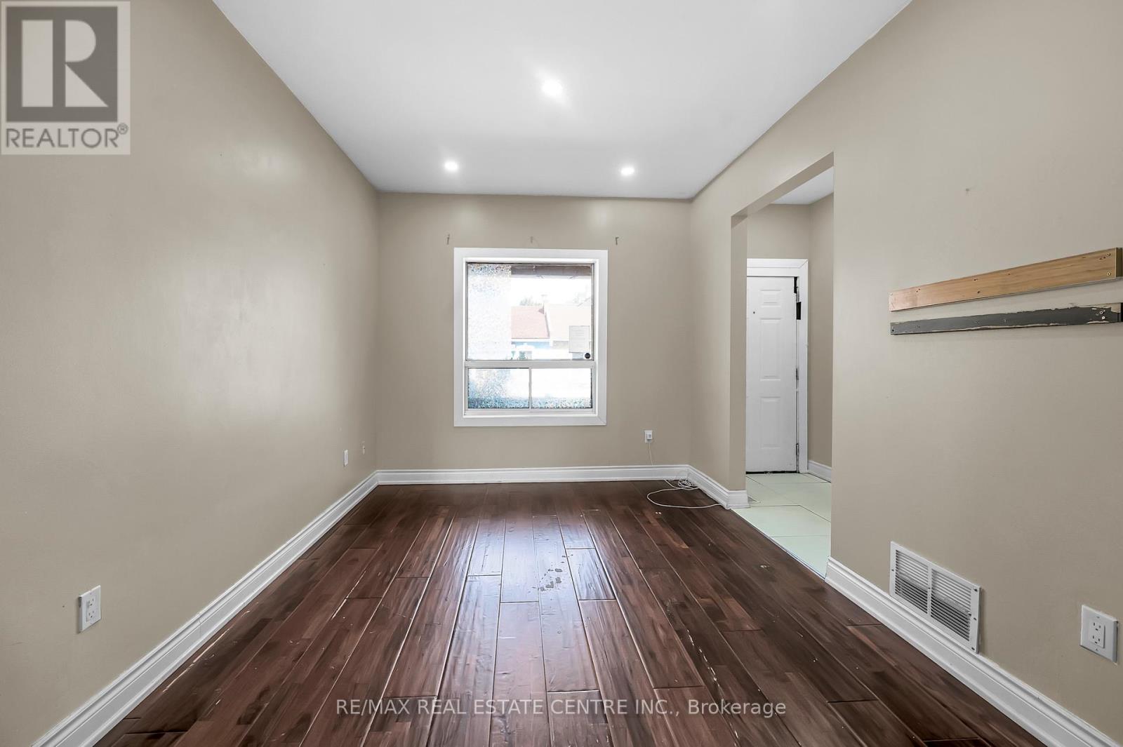 334 Cannon Street E, Hamilton, Ontario  L8L 2B9 - Photo 6 - X12440493