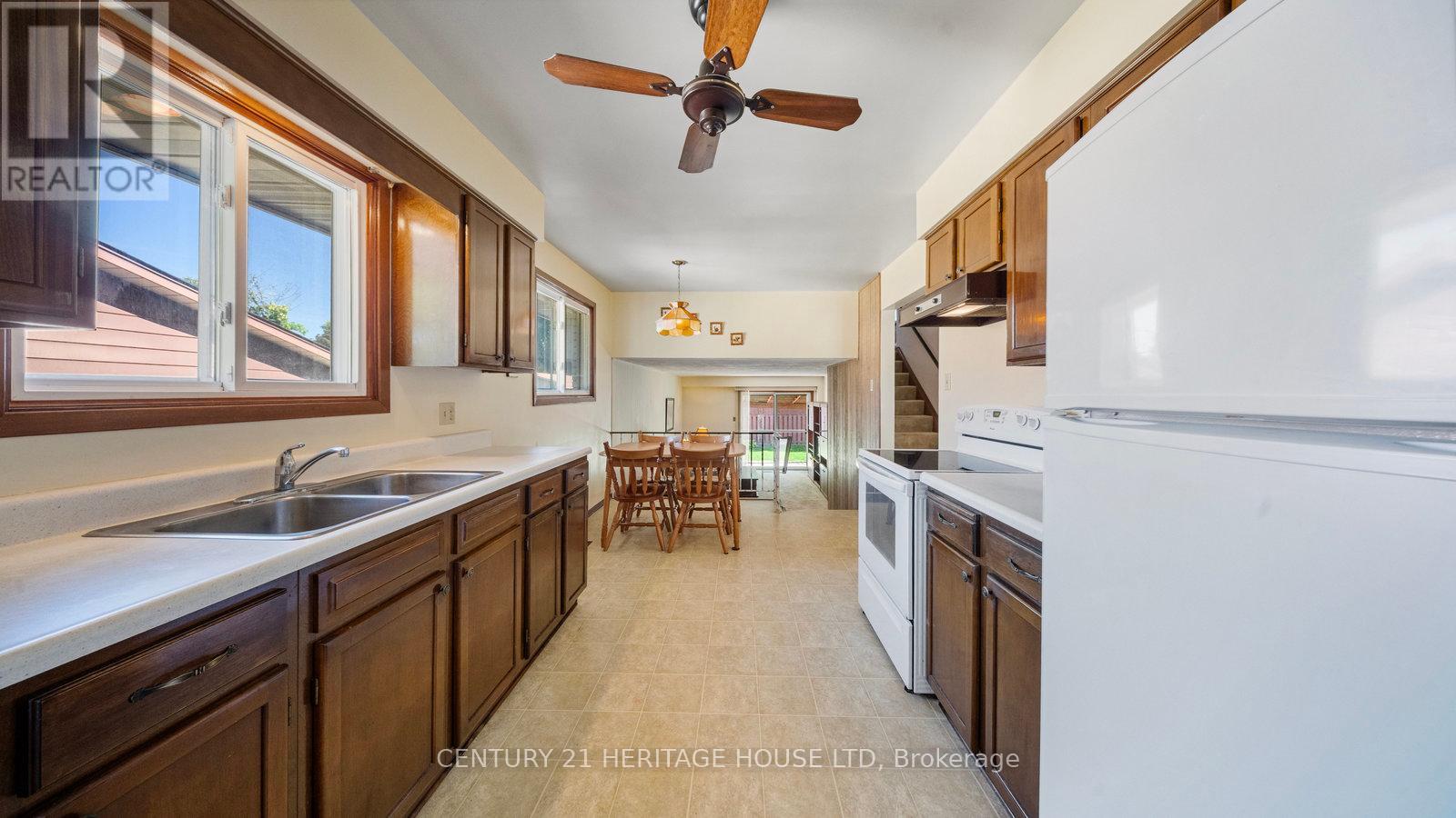 15 Acorn Lane, Brantford, Ontario  N3R 3P3 - Photo 10 - X12440508