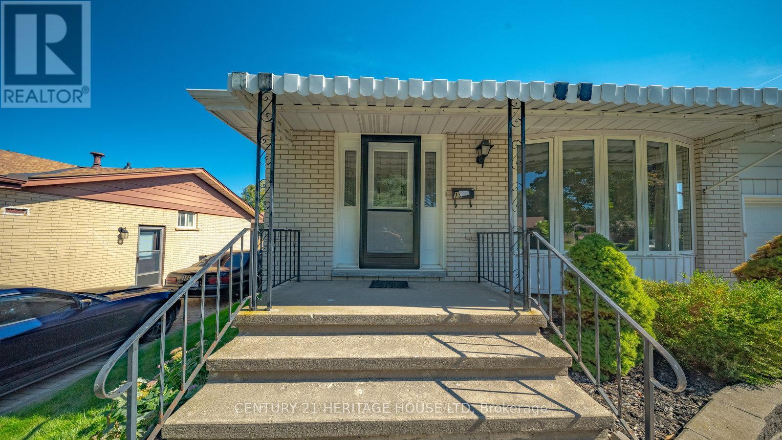 15 Acorn Lane, Brantford, Ontario  N3R 3P3 - Photo 2 - X12440508