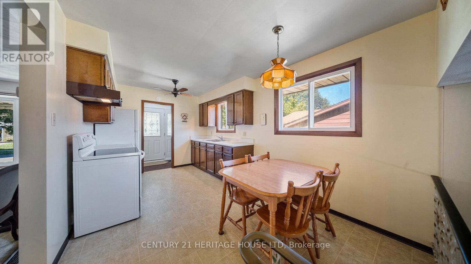 15 Acorn Lane, Brantford, Ontario  N3R 3P3 - Photo 8 - X12440508