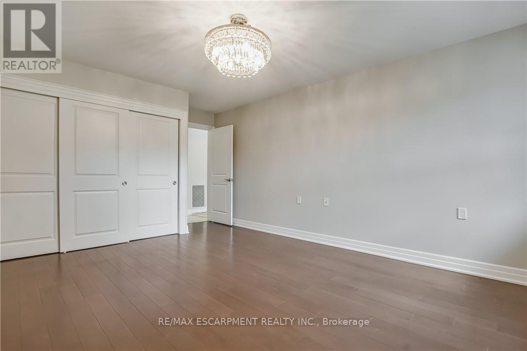 47 Szollosy Circle, Hamilton, Ontario  L9B 1T8 - Photo 11 - X12440550