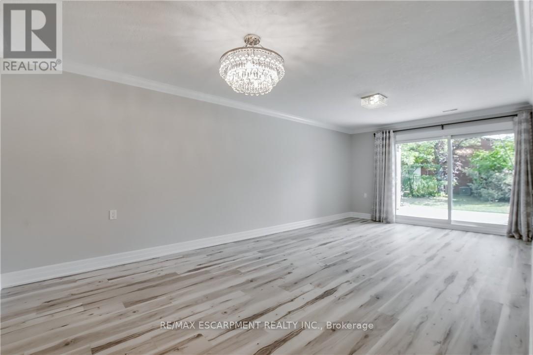47 Szollosy Circle, Hamilton, Ontario  L9B 1T8 - Photo 13 - X12440550