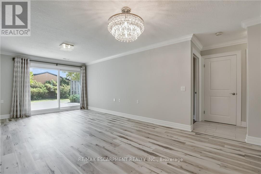 47 Szollosy Circle, Hamilton, Ontario  L9B 1T8 - Photo 14 - X12440550