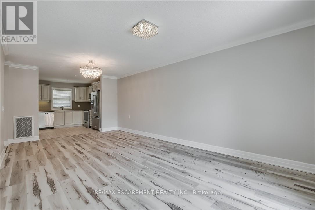 47 Szollosy Circle, Hamilton, Ontario  L9B 1T8 - Photo 16 - X12440550