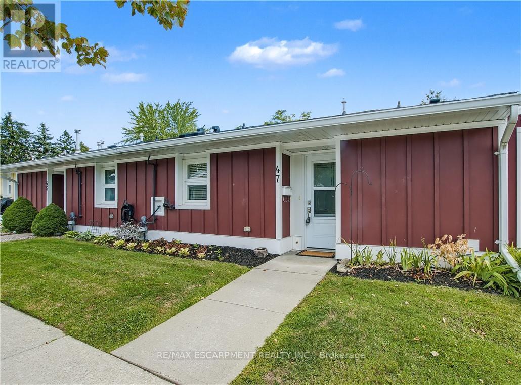 47 Szollosy Circle, Hamilton, Ontario  L9B 1T8 - Photo 2 - X12440550