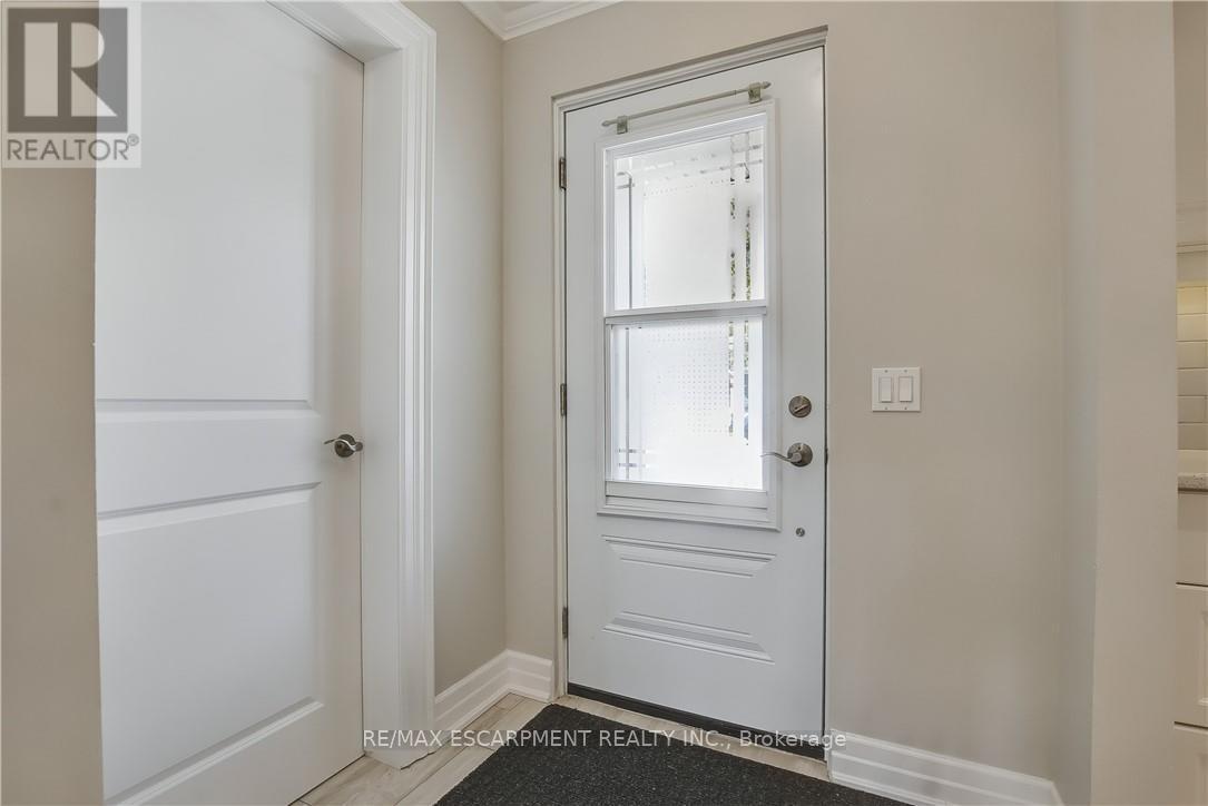 47 Szollosy Circle, Hamilton, Ontario  L9B 1T8 - Photo 3 - X12440550