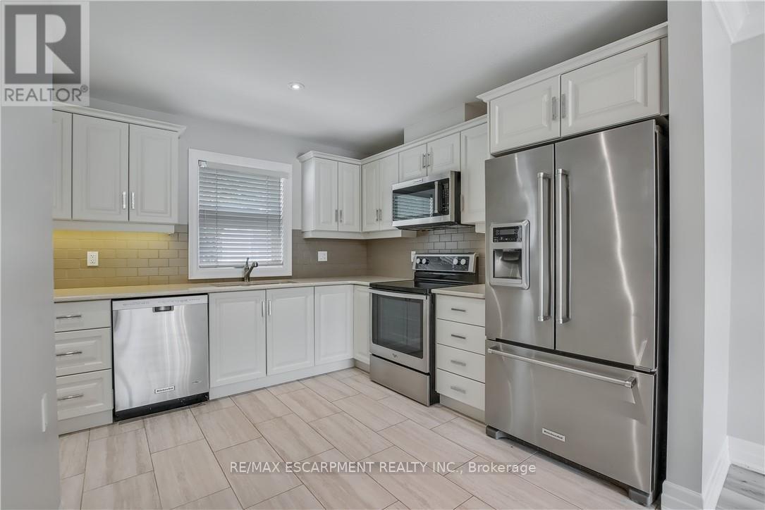 47 Szollosy Circle, Hamilton, Ontario  L9B 1T8 - Photo 4 - X12440550
