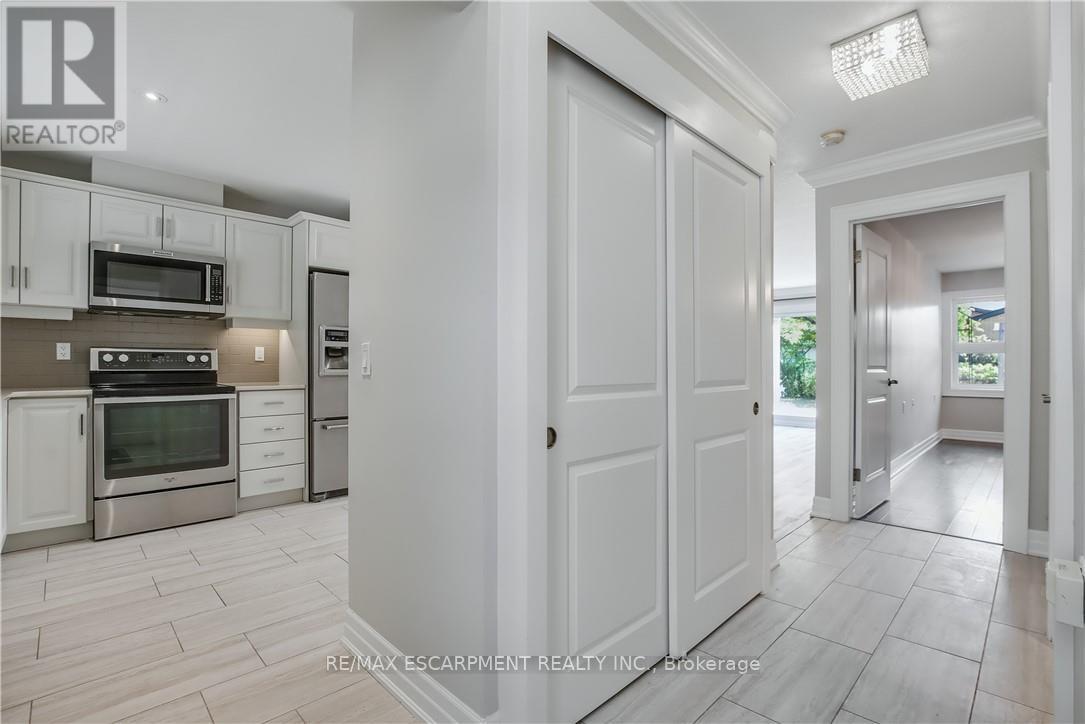 47 Szollosy Circle, Hamilton, Ontario  L9B 1T8 - Photo 7 - X12440550