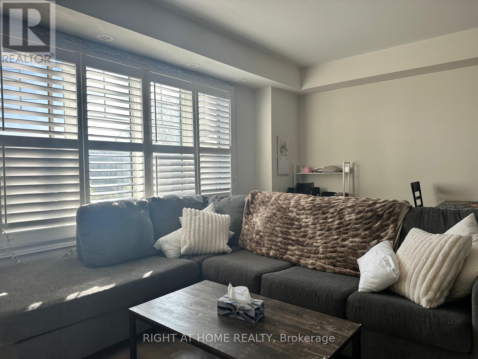 111 Starwood Drive, Guelph, Ontario  N1E 7J9 - Photo 4 - X12440552