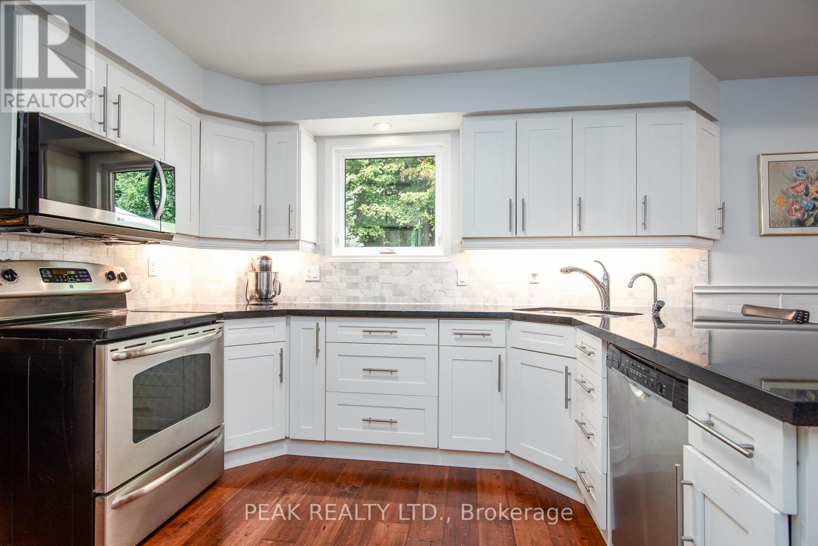 500 Foxhill Place, Waterloo, Ontario  N2T 1X7 - Photo 12 - X12440566