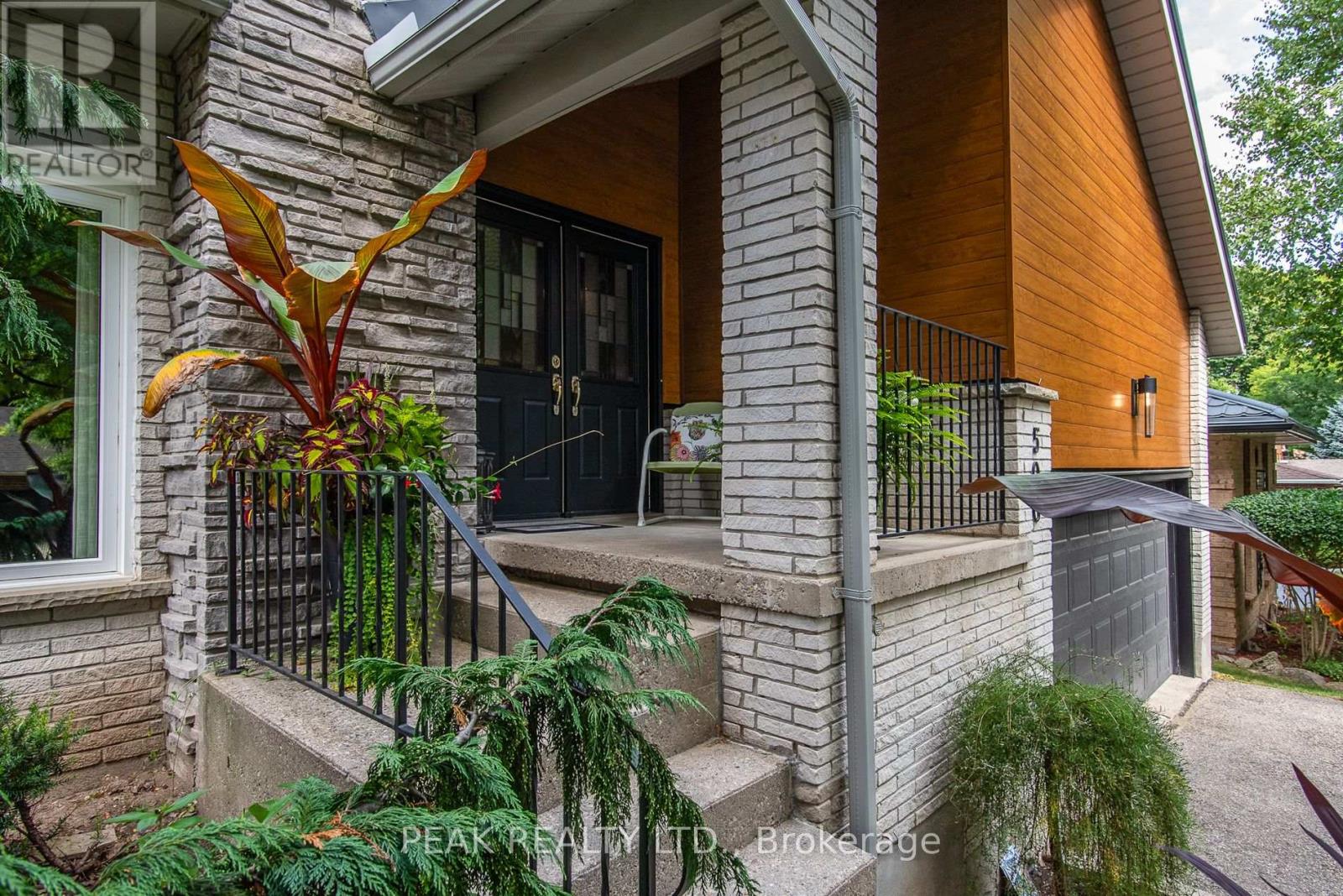 500 Foxhill Place, Waterloo, Ontario  N2T 1X7 - Photo 4 - X12440566