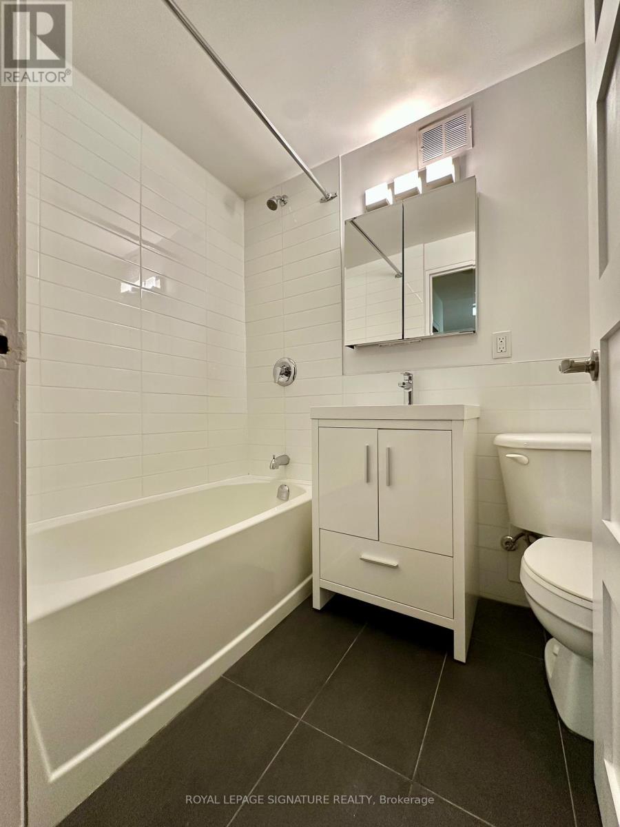 102 - 95 Lawton Boulevard, Toronto, Ontario  M4V 1Z8 - Photo 9 - C12440622