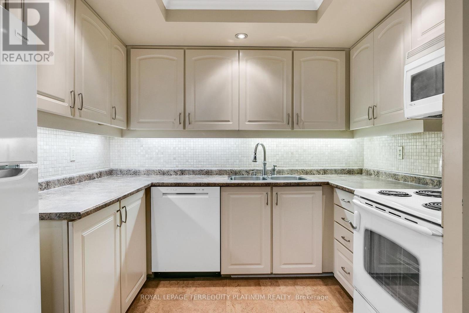 1202 - 3 Concorde Place, Toronto, Ontario  M3C 3K7 - Photo 8 - C12440636