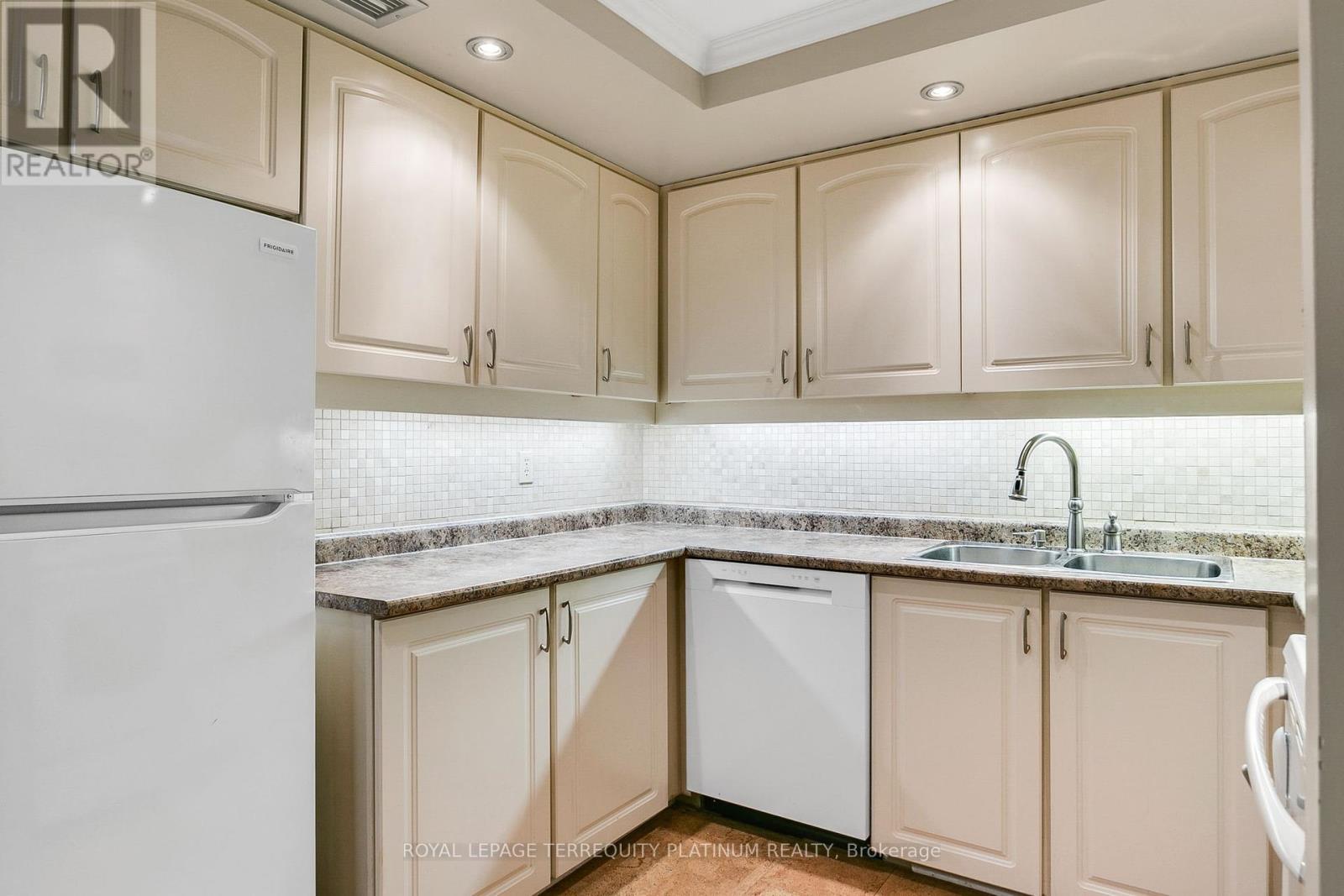 1202 - 3 Concorde Place, Toronto, Ontario  M3C 3K7 - Photo 9 - C12440636