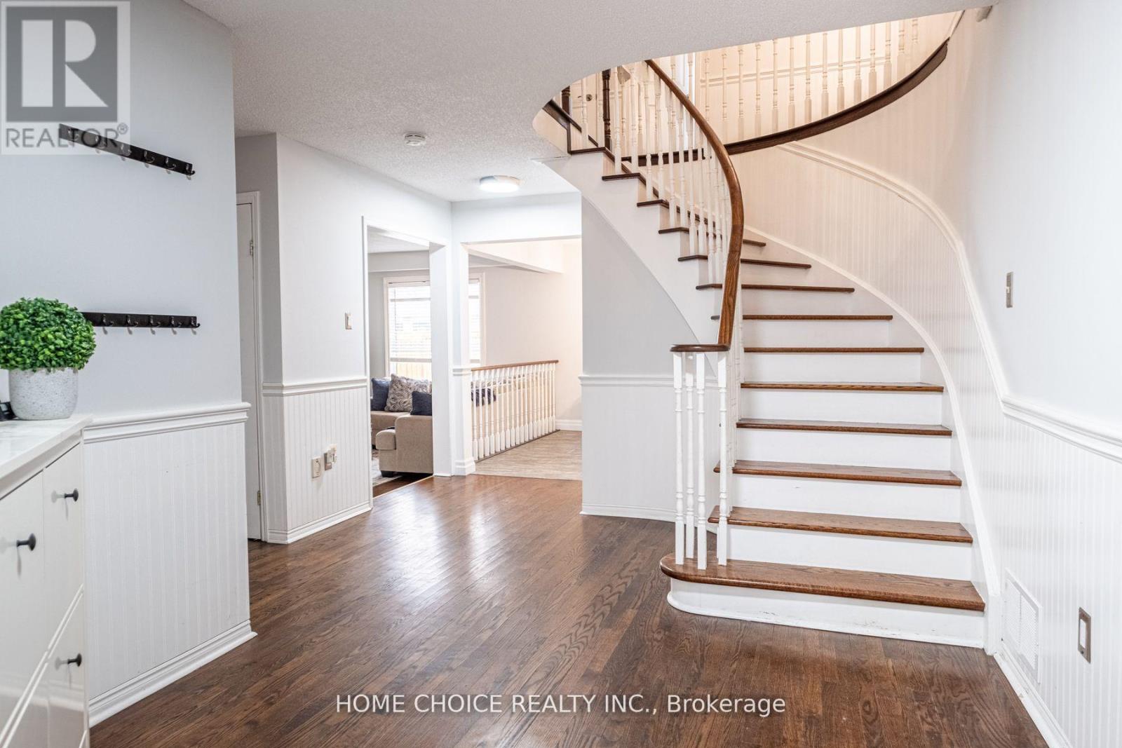 27 Doncaster Crescent, Clarington, Ontario  L1B 1E8 - Photo 5 - E12440620