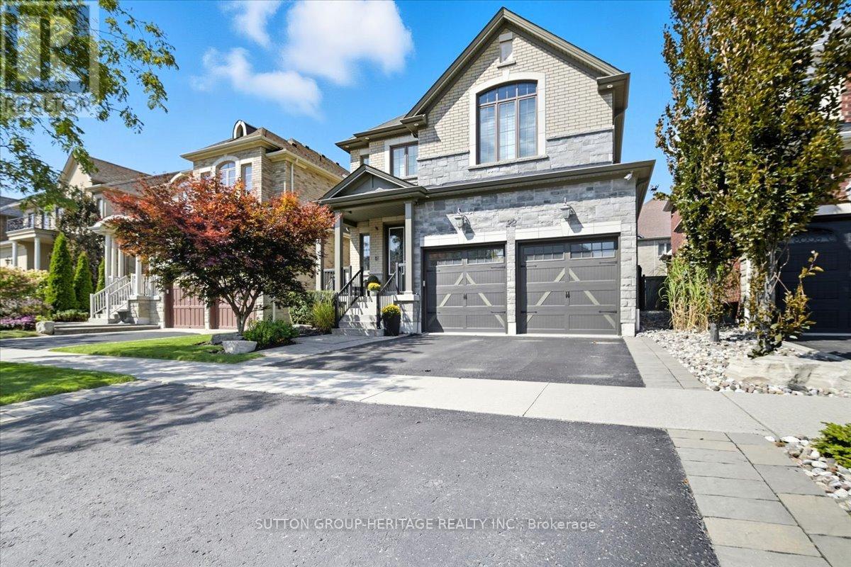 22 Glengowan Street, Whitby, Ontario  L1R 0K9 - Photo 2 - E12440648
