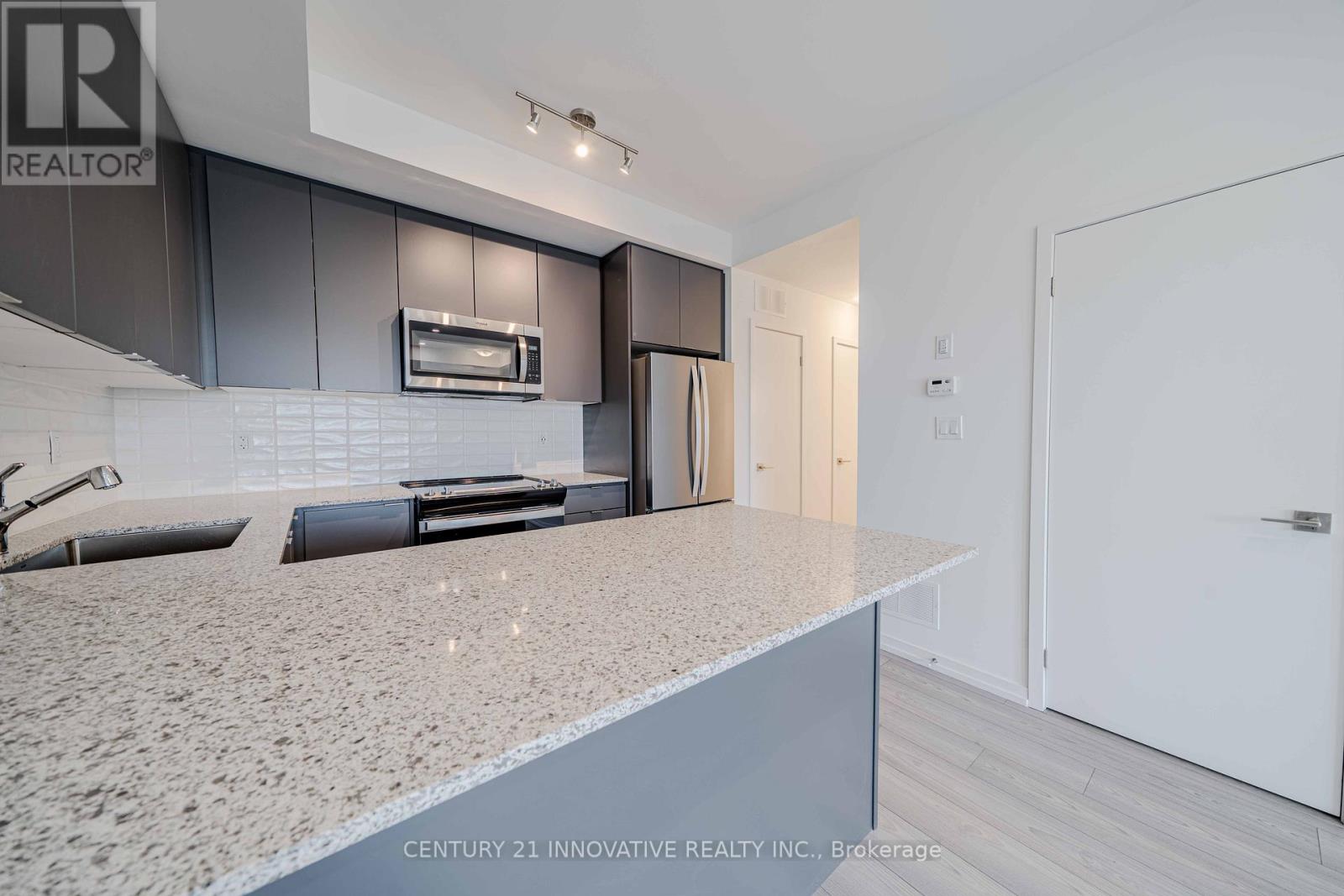 5 - 16 Lytham Green Circle, Newmarket, Ontario  L3Y 0H5 - Photo 10 - N12440600