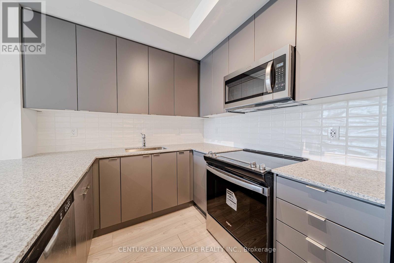 5 - 16 Lytham Green Circle, Newmarket, Ontario  L3Y 0H5 - Photo 12 - N12440600