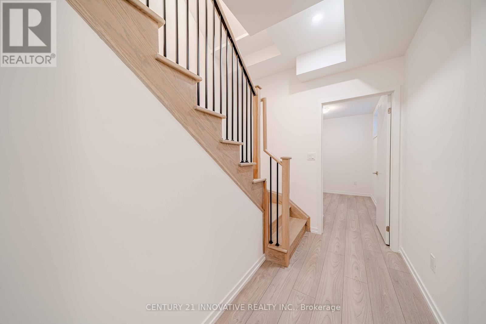 5 - 16 Lytham Green Circle, Newmarket, Ontario  L3Y 0H5 - Photo 19 - N12440600