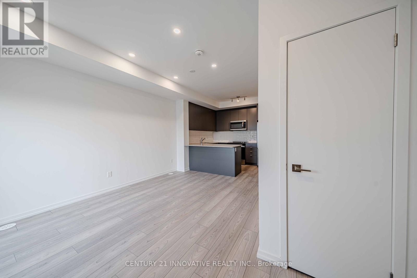 5 - 16 Lytham Green Circle, Newmarket, Ontario  L3Y 0H5 - Photo 3 - N12440600