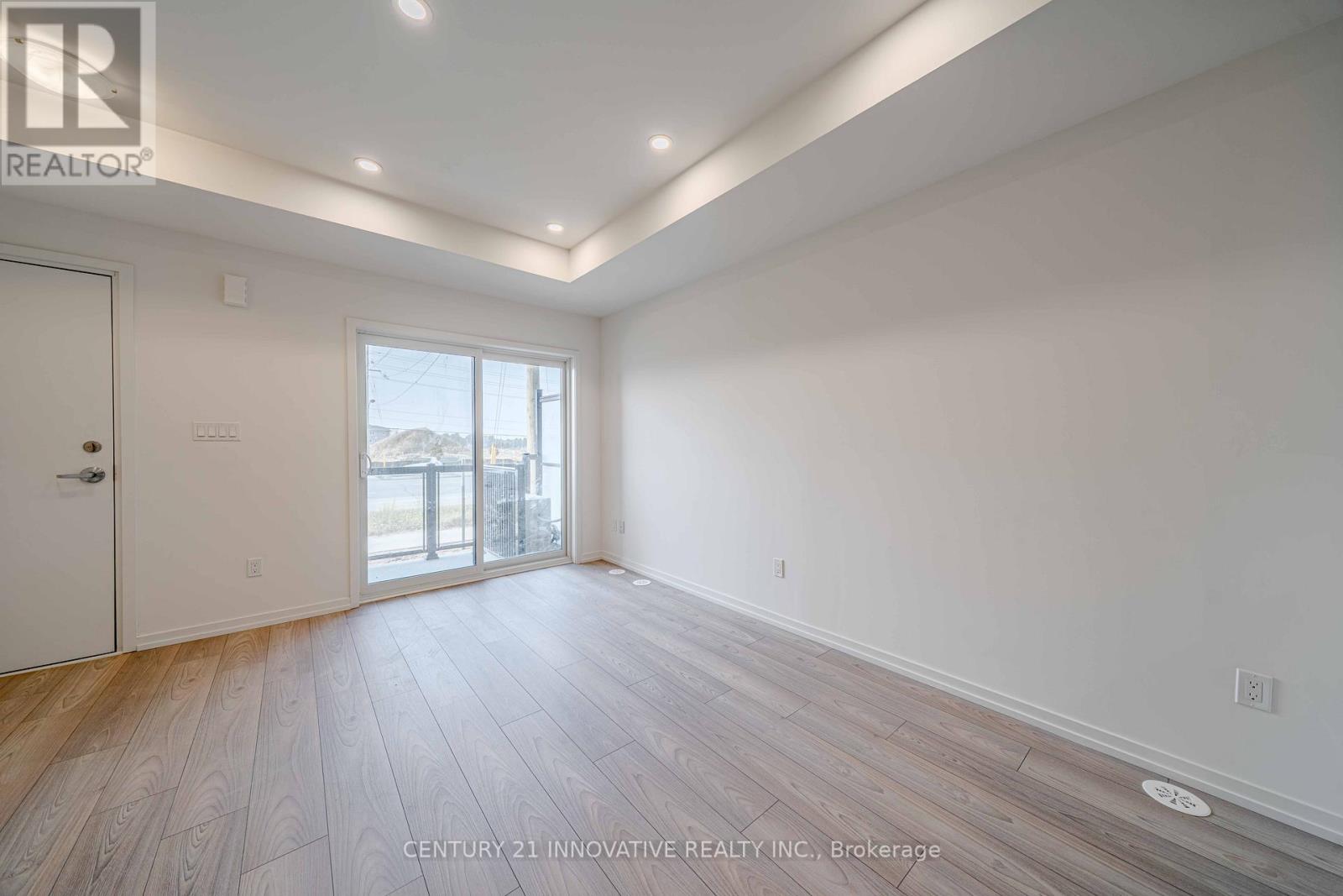 5 - 16 Lytham Green Circle, Newmarket, Ontario  L3Y 0H5 - Photo 8 - N12440600