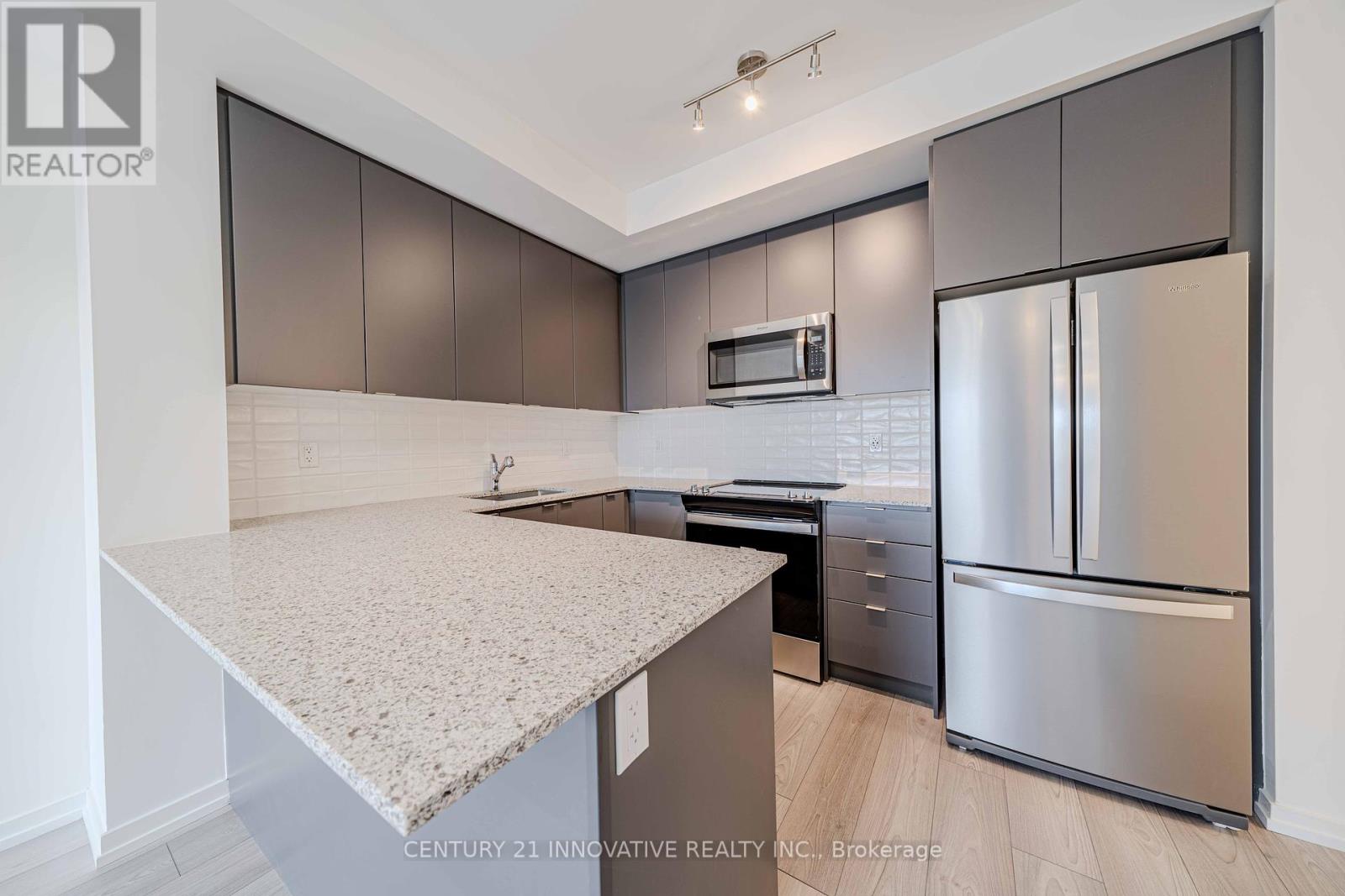 5 - 16 Lytham Green Circle, Newmarket, Ontario  L3Y 0H5 - Photo 9 - N12440600