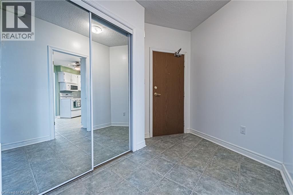 5250 Lakeshore Road Unit# 1009, Burlington, Ontario  L7L 5L2 - Photo 3 - 40774151