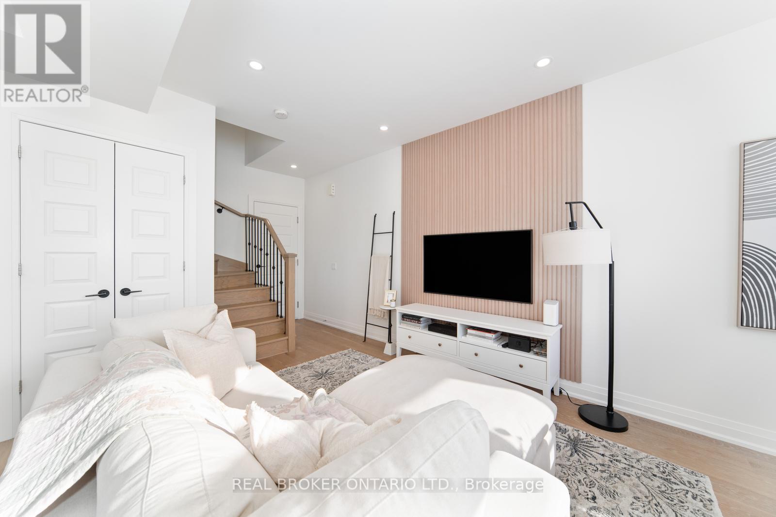 48 - 8167 Kipling Avenue, Vaughan, Ontario  L4L 0G4 - Photo 8 - N12349612