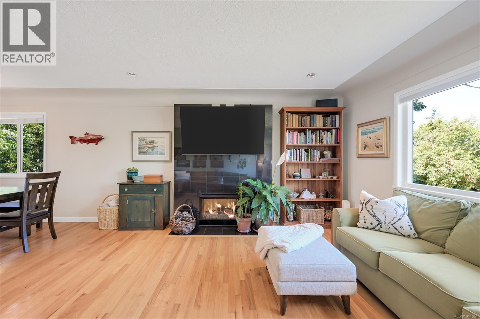815 Leslie Dr, Saanich, British Columbia  V8X 2Y3 - Photo 9 - 1014064