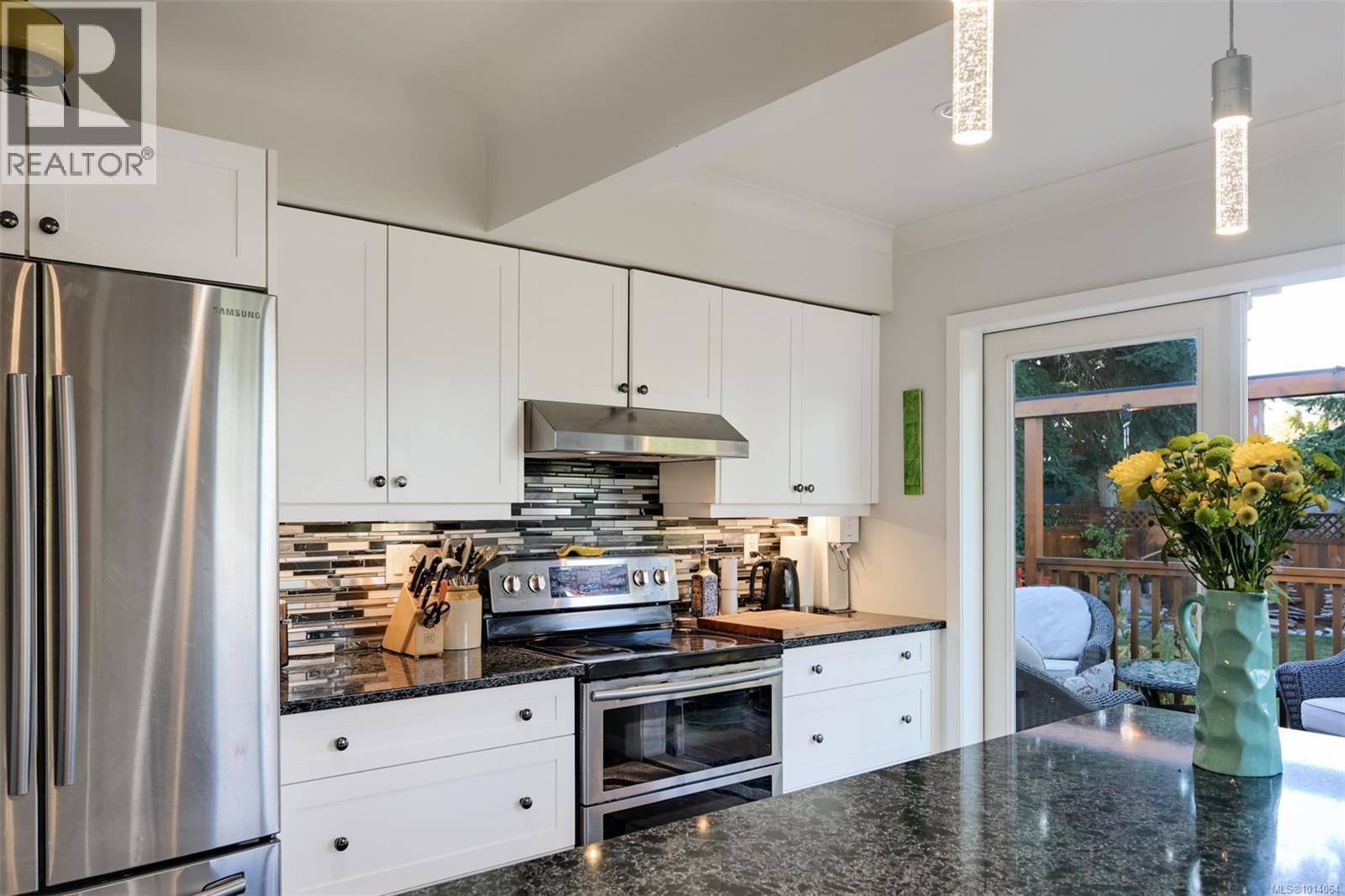 815 Leslie Dr, Saanich, British Columbia  V8X 2Y3 - Photo 19 - 1014064