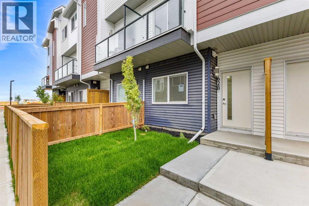 628 Red Sky Villas Ne, Calgary, Alberta  T3N 2M3 - Photo 3 - A2242905