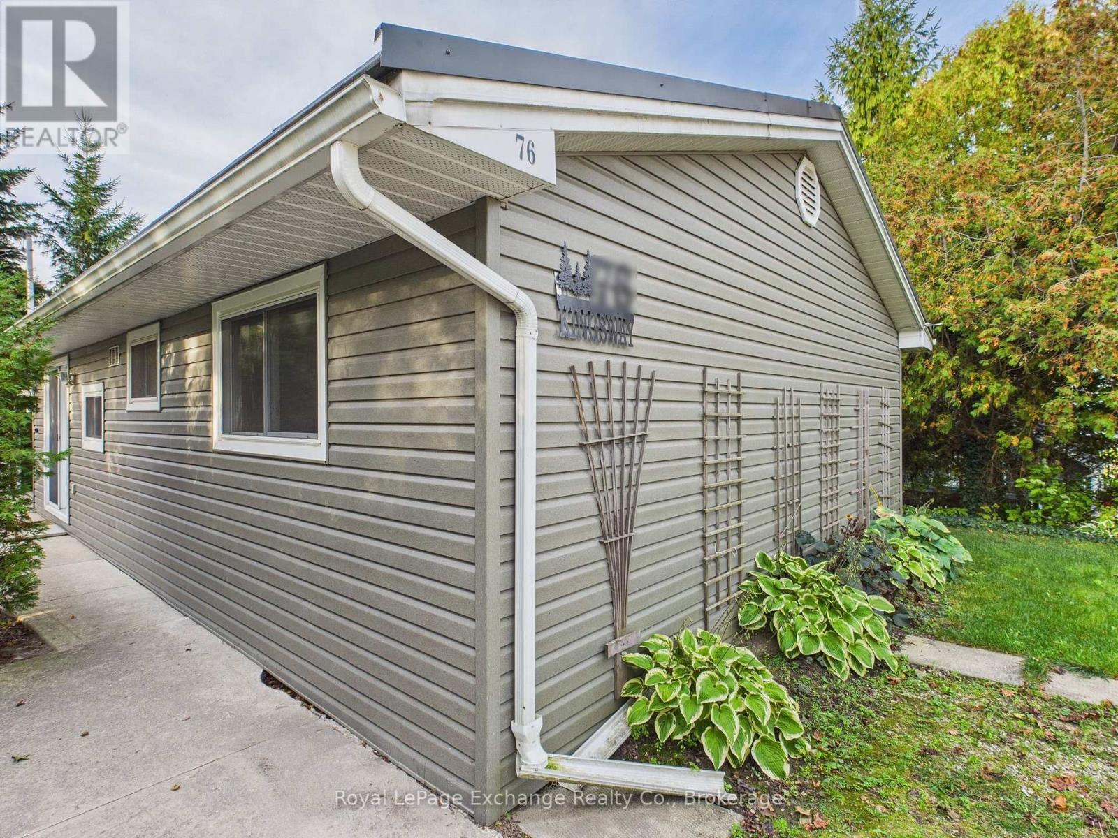 76 Kingsway Street, Kincardine, Ontario  N2Z 1B3 - Photo 2 - X12440758