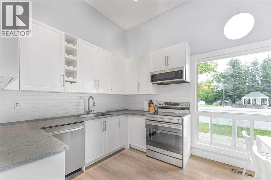 352 Brae Glen Road Sw, Calgary, Alberta  T2W 1B6 - Photo 8 - A2257928