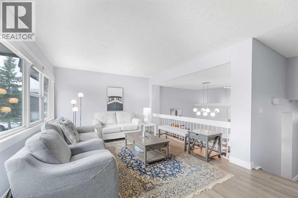352 Brae Glen Road Sw, Calgary, Alberta  T2W 1B6 - Photo 12 - A2257928
