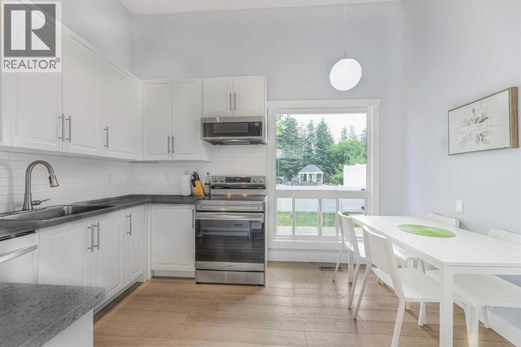 352 Brae Glen Road Sw, Calgary, Alberta  T2W 1B6 - Photo 7 - A2257928