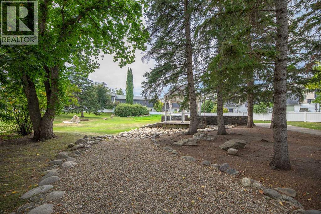 352 Brae Glen Road Sw, Calgary, Alberta  T2W 1B6 - Photo 29 - A2257928