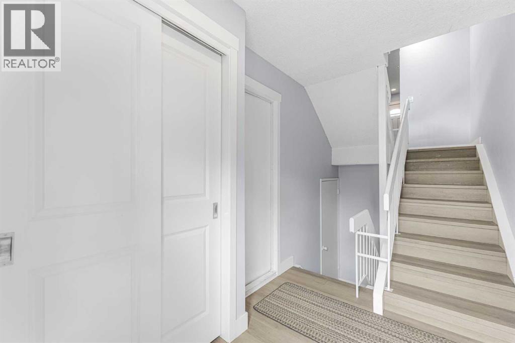 352 Brae Glen Road Sw, Calgary, Alberta  T2W 1B6 - Photo 4 - A2257928