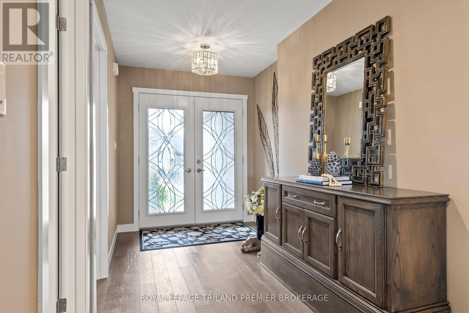6 Nicoles Trail, Thames Centre, Ontario  N0M 2P0 - Photo 3 - X12440700