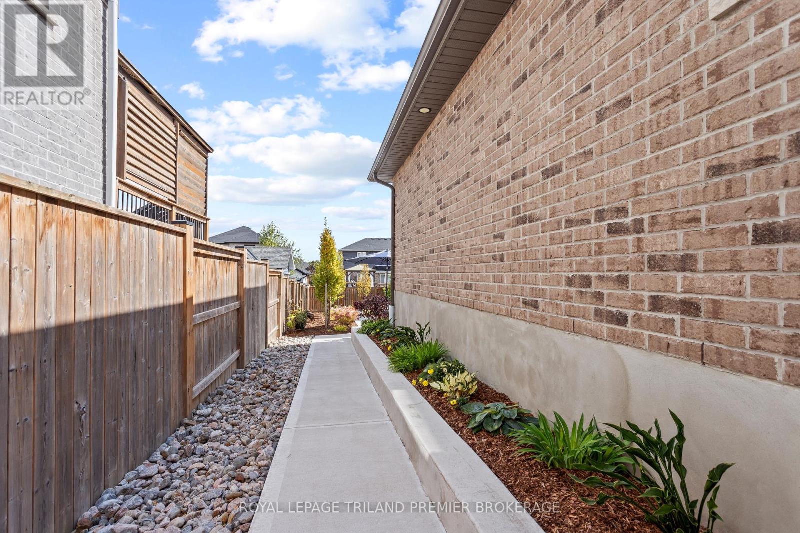 6 Nicoles Trail, Thames Centre, Ontario  N0M 2P0 - Photo 43 - X12440700