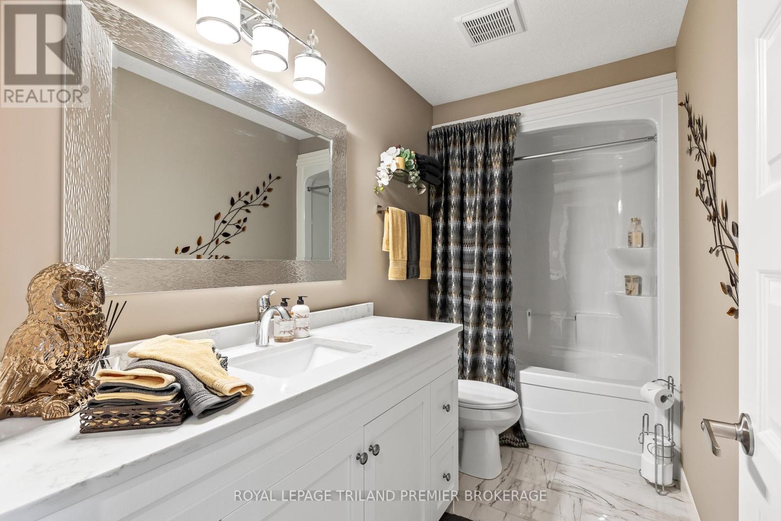 6 Nicoles Trail, Thames Centre, Ontario  N0M 2P0 - Photo 6 - X12440700