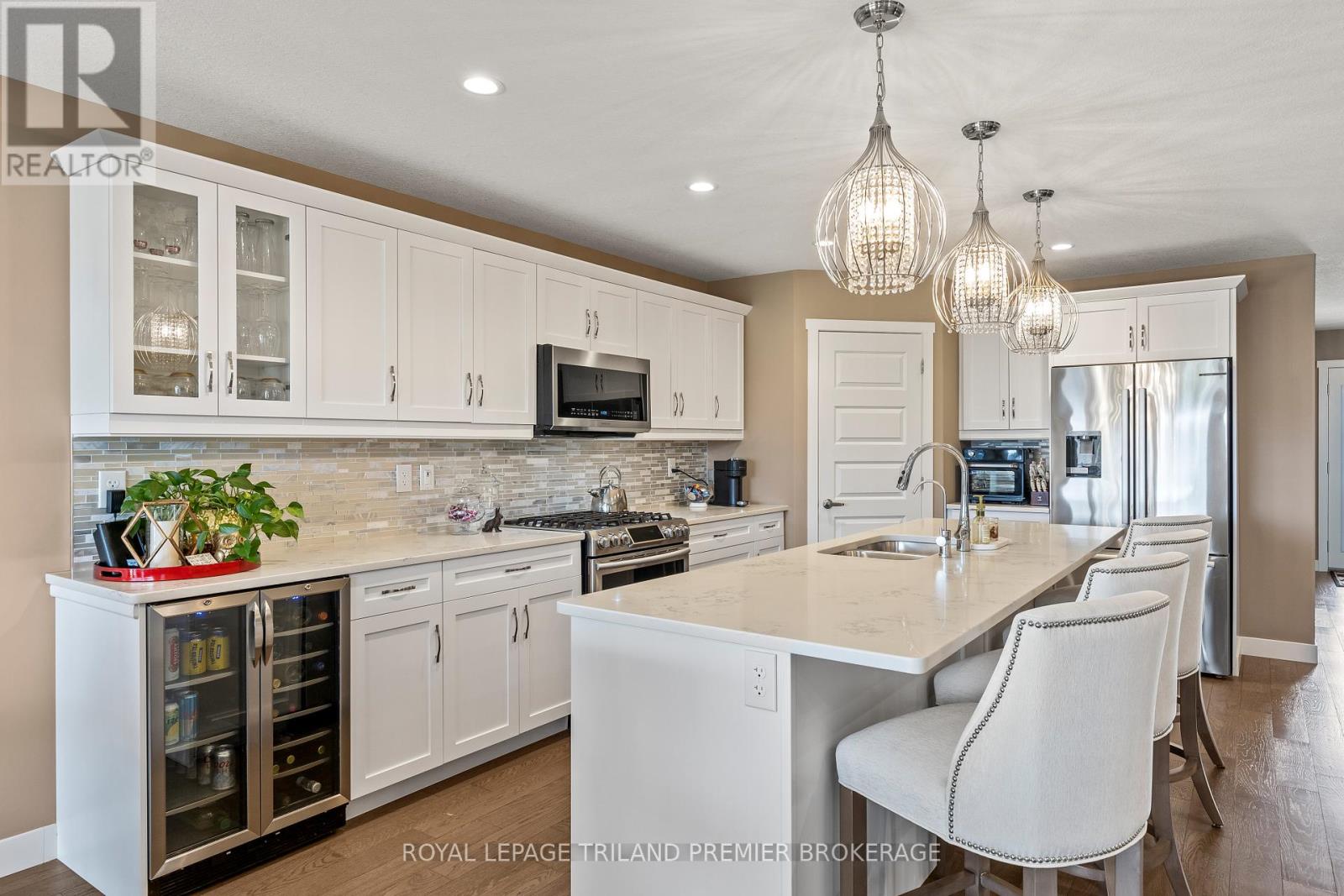 6 Nicoles Trail, Thames Centre, Ontario  N0M 2P0 - Photo 8 - X12440700