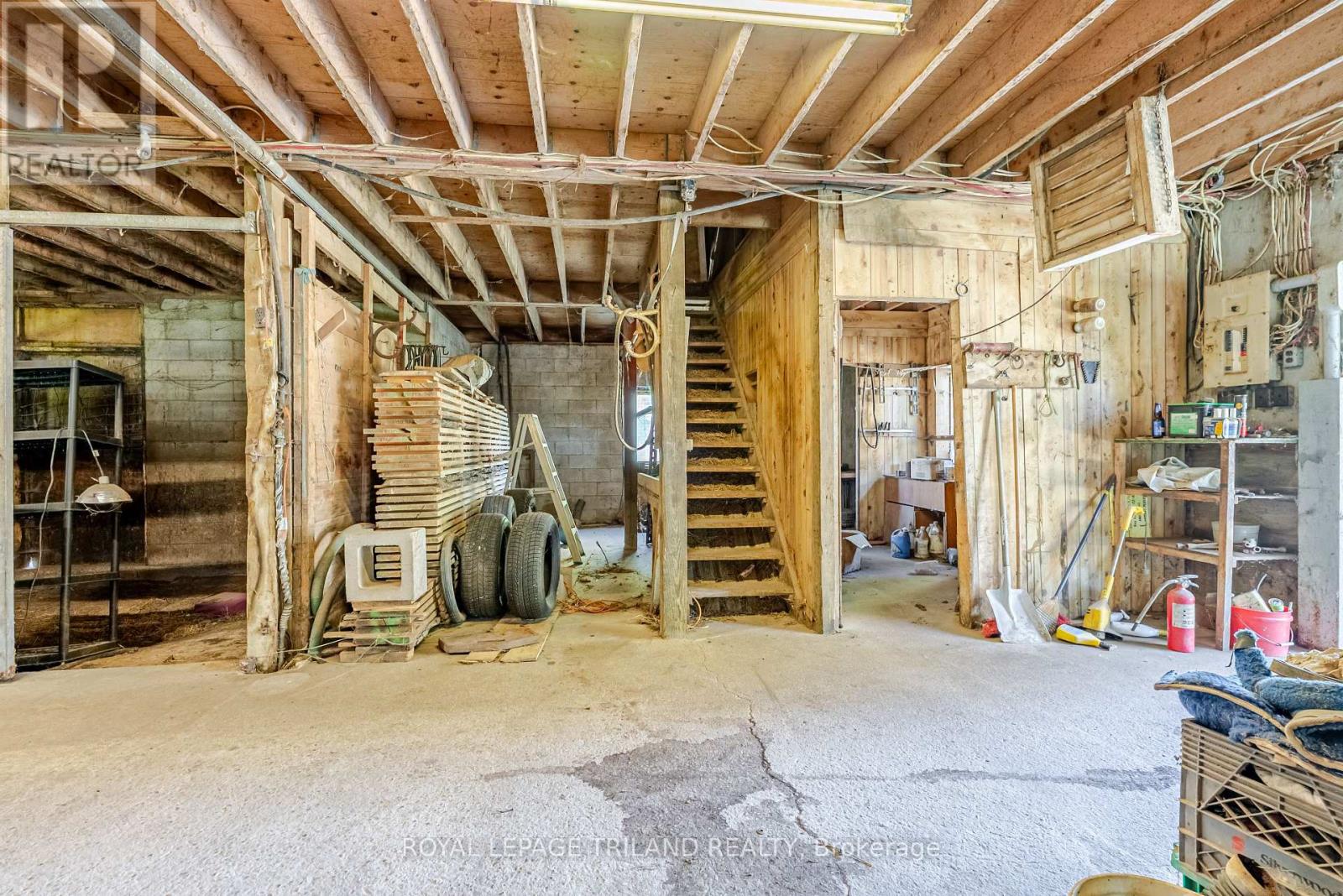 5901 Elgin Road, Thames Centre, Ontario  N0L 1B0 - Photo 17 - X12440716