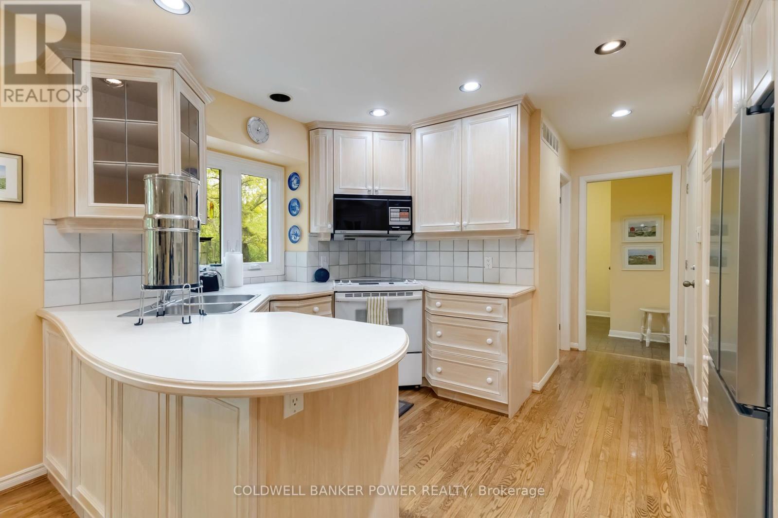 41 Hampton Crescent, London North, Ontario  N6H 2N7 - Photo 17 - X12440724